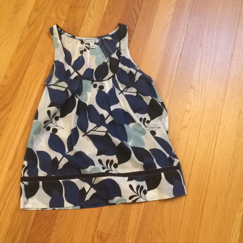 Scoop neck juniors American Eagle shirt size 2